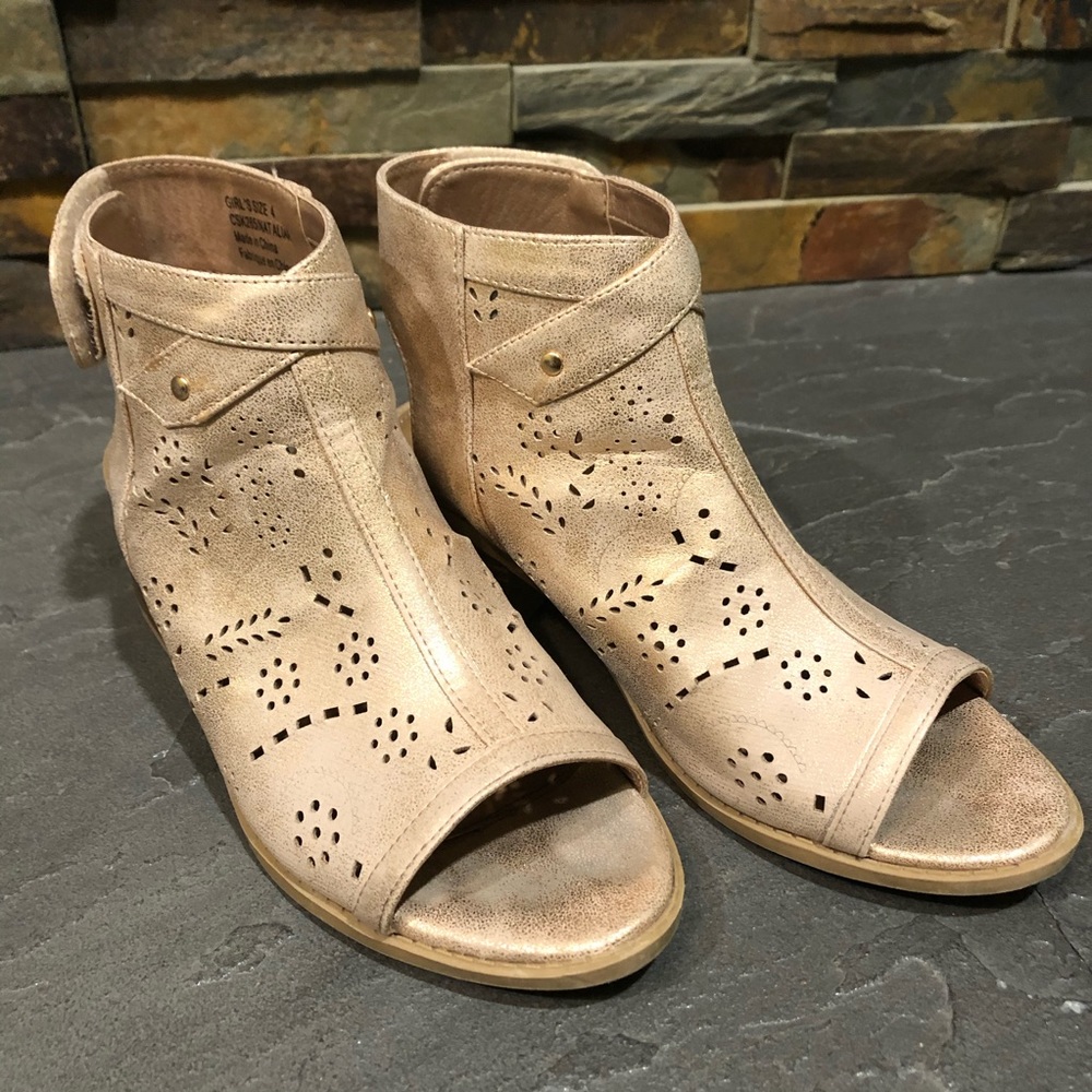 Mia Kids ~ Nataliaa Rose Gold ~ Girls Size 4